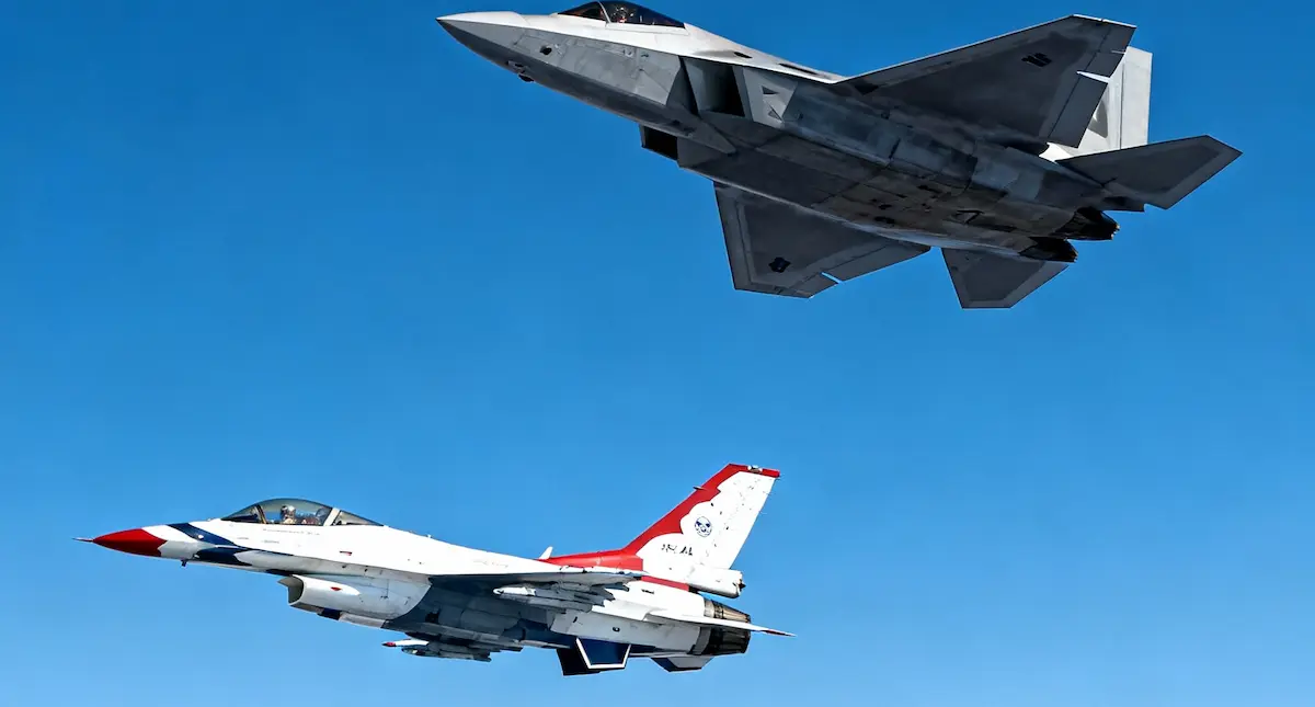 F-22 vs F-16 comparison